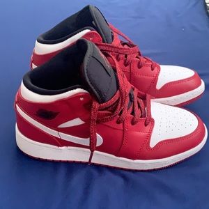 Authentic Air Jordan 1 mid ‘Gym Red’